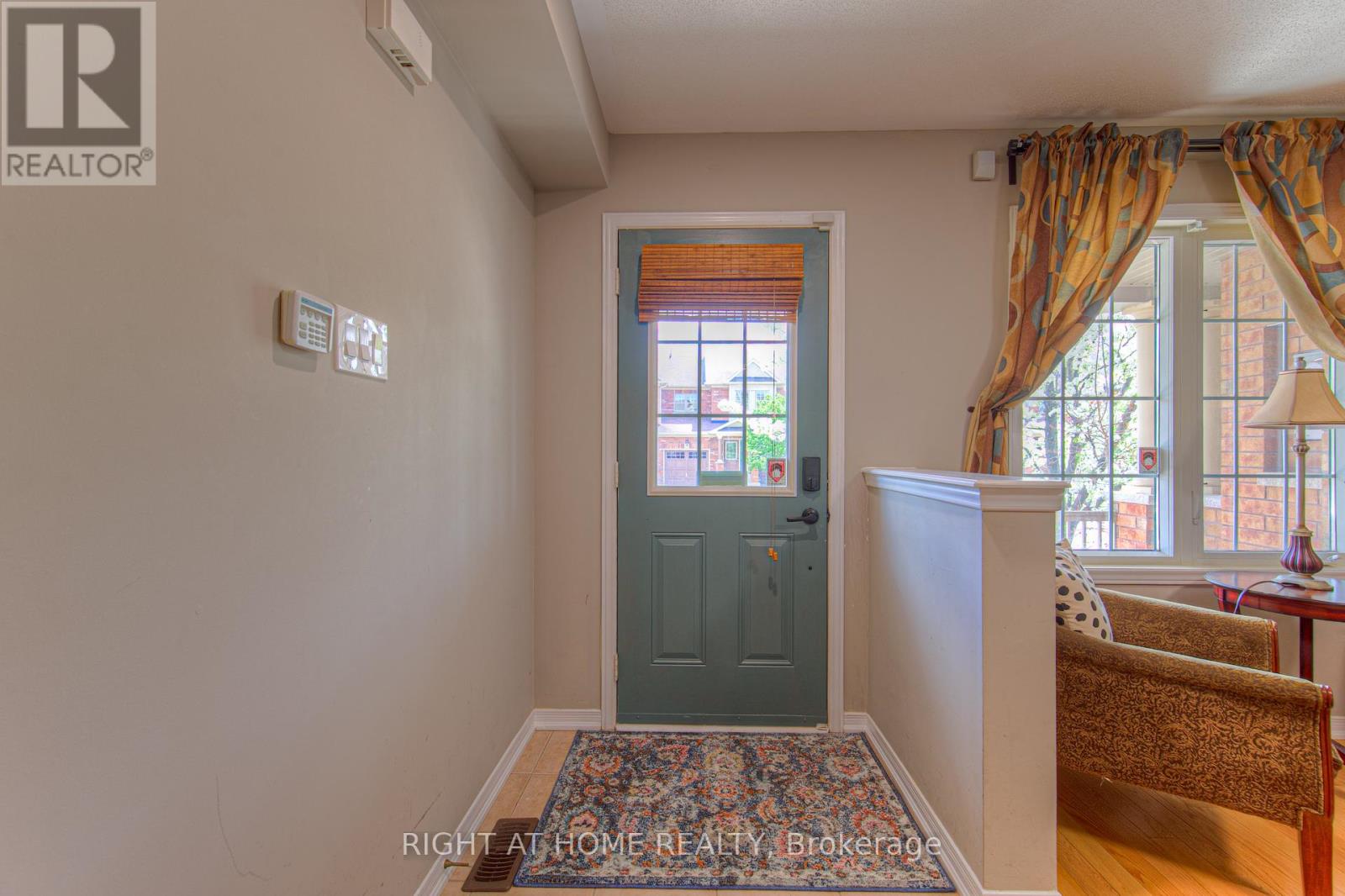 131 Lavery Heights, Milton, Ontario  L9T 0V4 - Photo 5 - W12136112