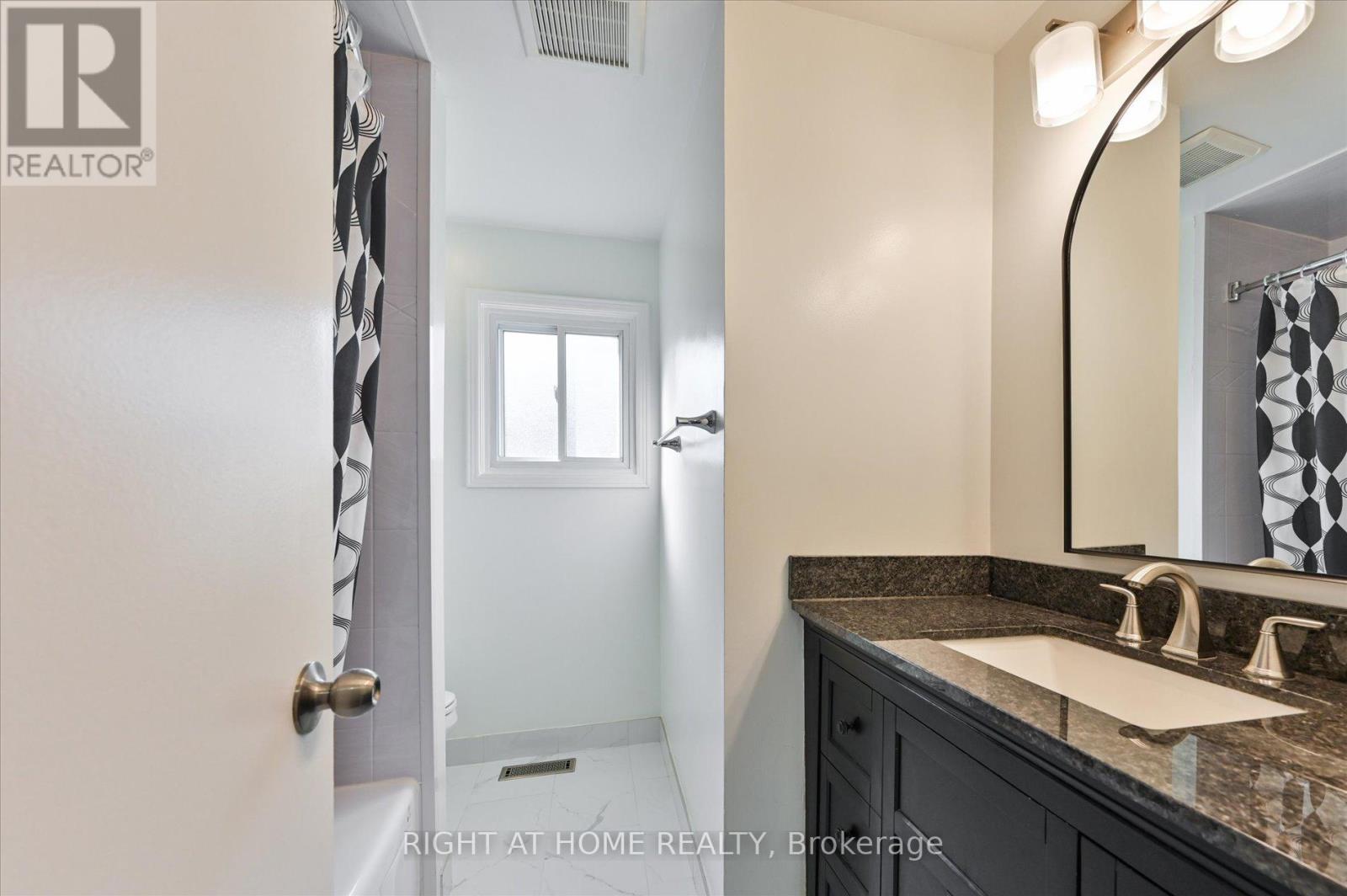 2997 Olympus Mews, Mississauga, Ontario  L5N 4V5 - Photo 18 - W12136127