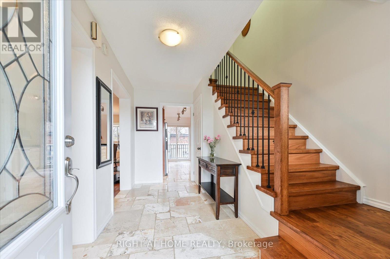 2997 Olympus Mews, Mississauga, Ontario  L5N 4V5 - Photo 4 - W12136127