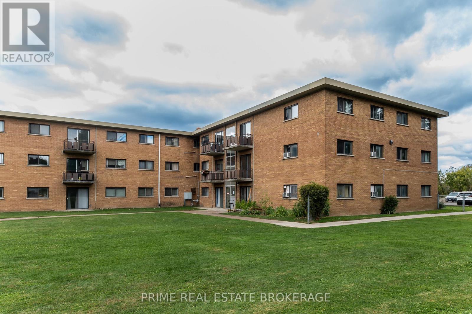 Property at 201 - 1825 WHITNEY STREET image 2