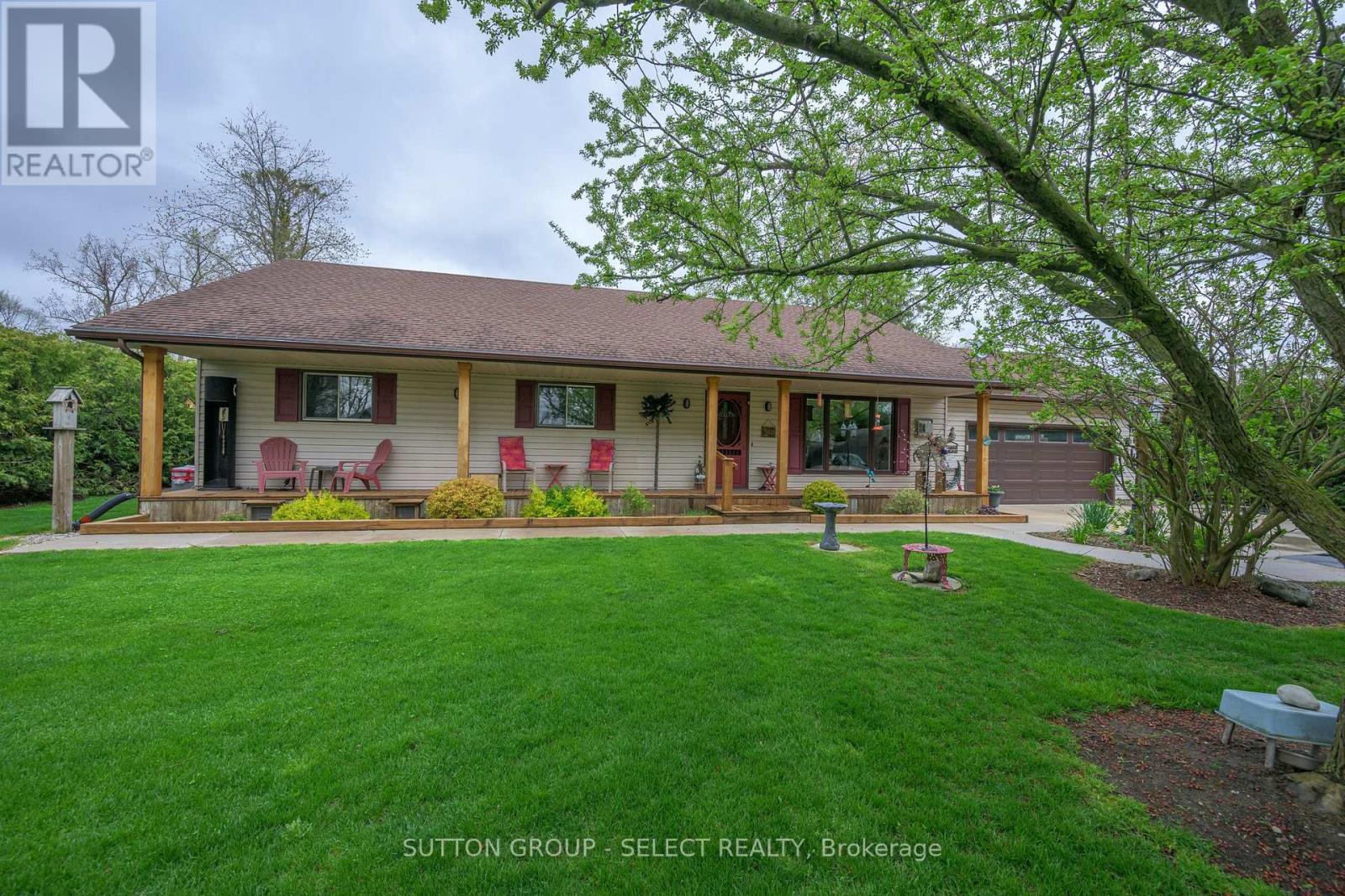 8444 Lazy Lane, Lambton Shores, Ontario  N0M 2N0 - Photo 1 - X12136178