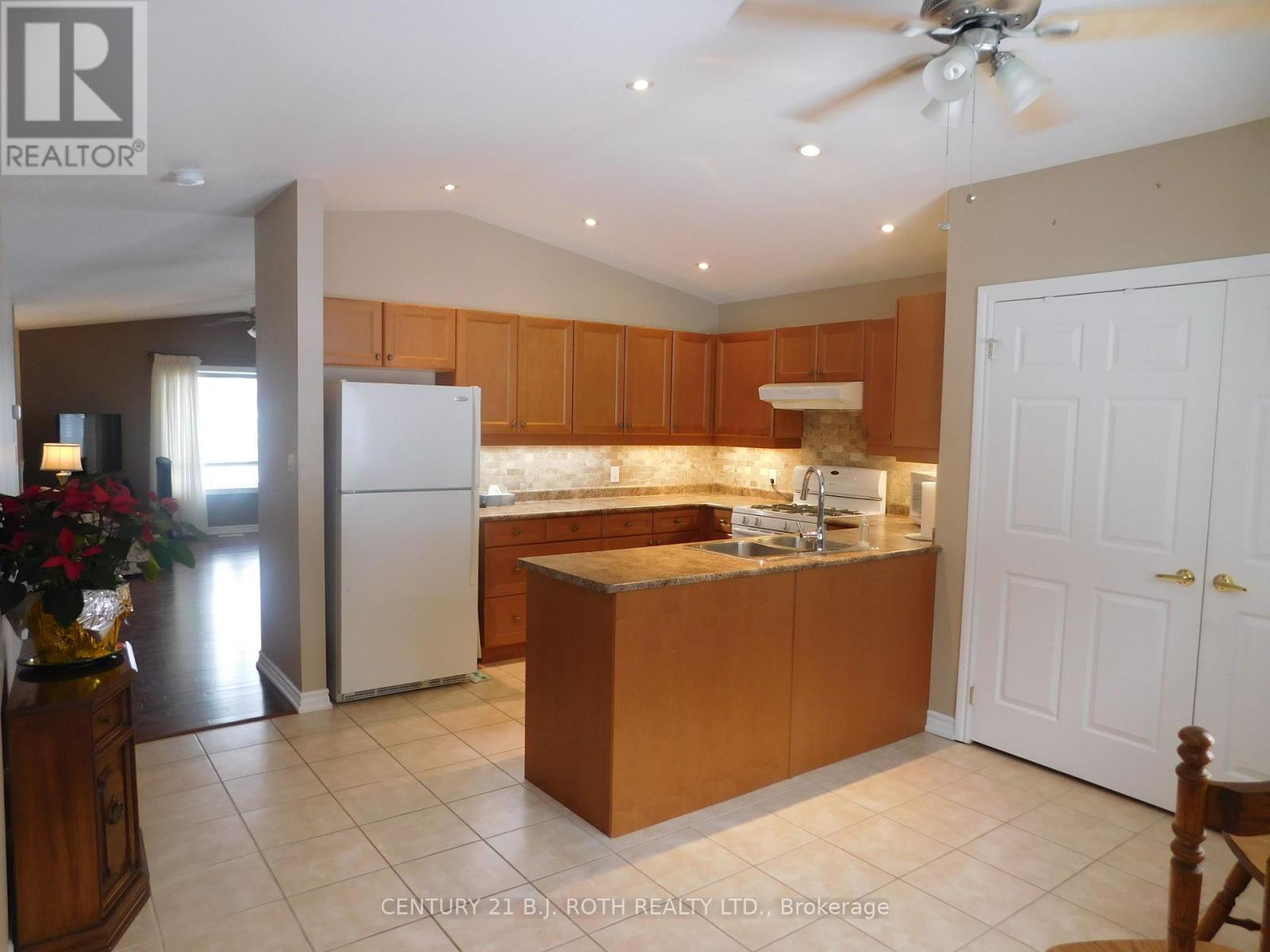 22 Trellis Lane, Innisfil, Ontario  L9S 1N3 - Photo 12 - N12030211