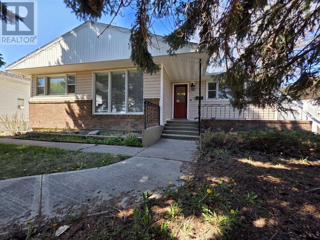 Property at 318 26 Street S image 1