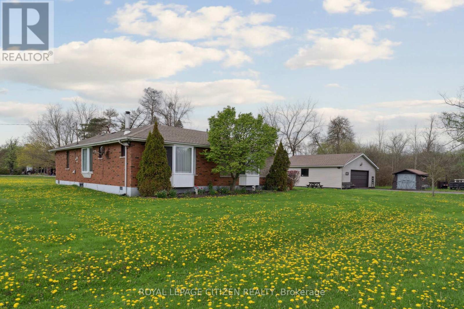 651 Bertie Bay Road, Fort Erie, Ontario  L2A 5M4 - Photo 3 - X12133157