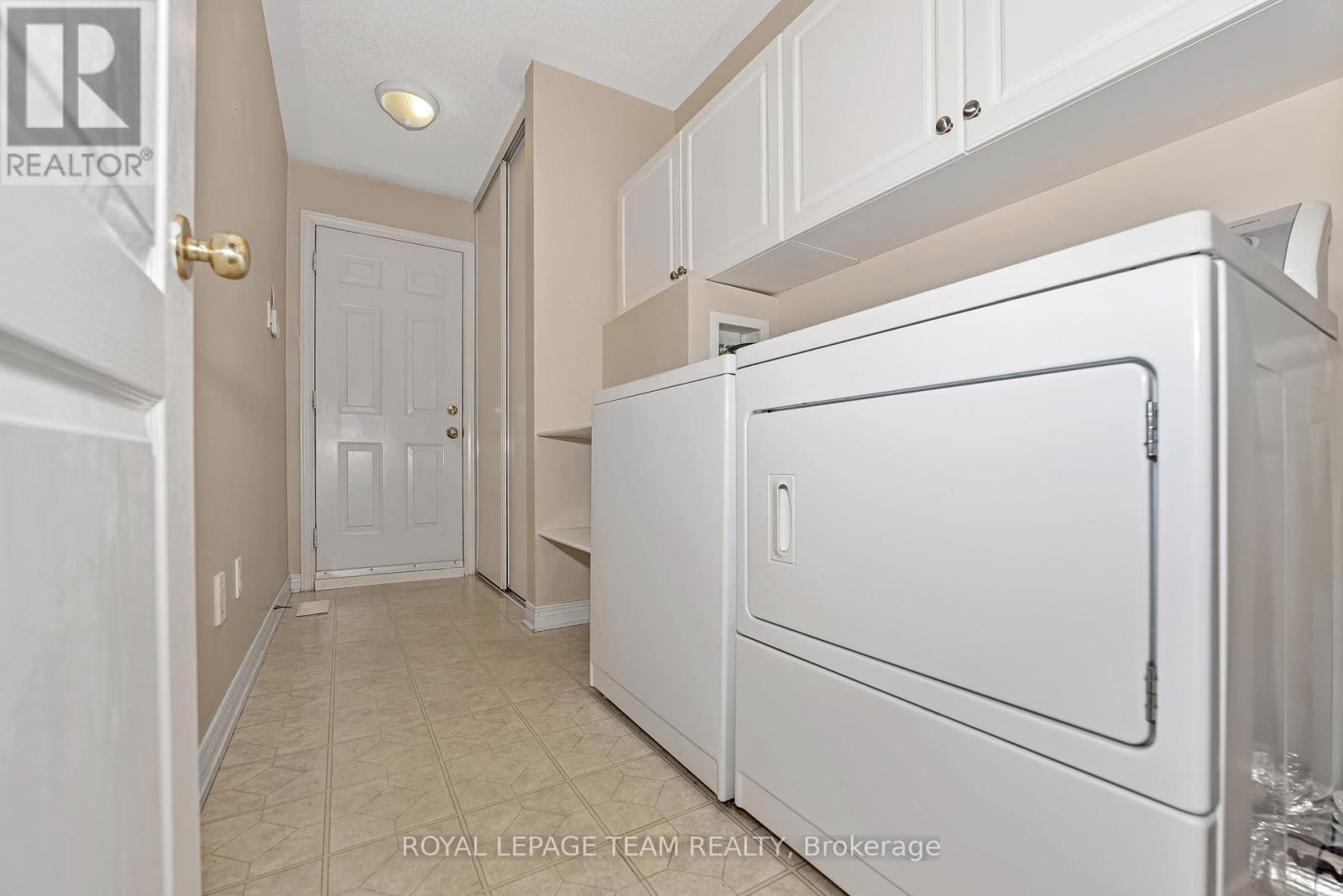 2 Peregrine Crescent, Ottawa, Ontario  K2M 2T3 - Photo 29 - X12135474