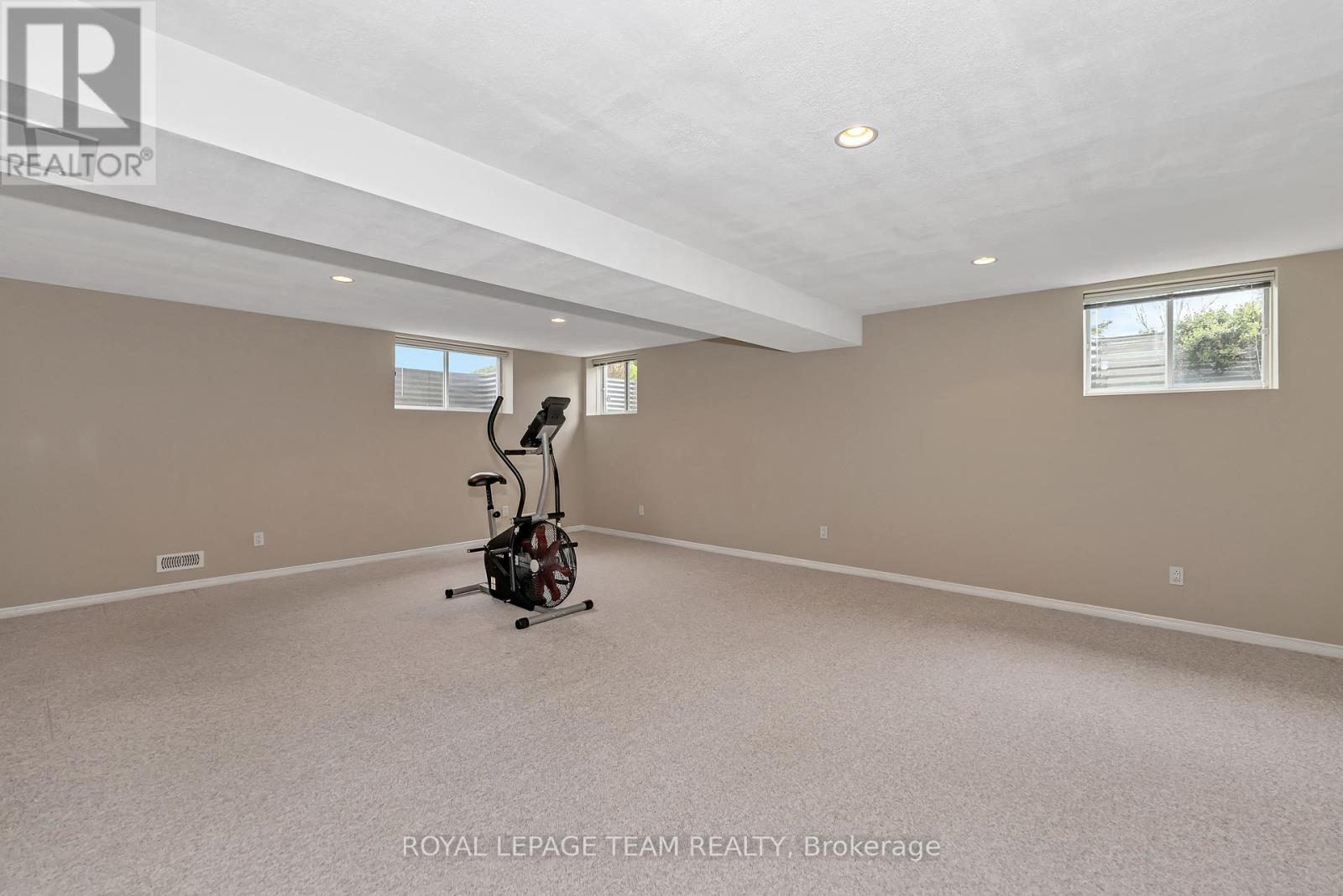 2 Peregrine Crescent, Ottawa, Ontario  K2M 2T3 - Photo 31 - X12135474