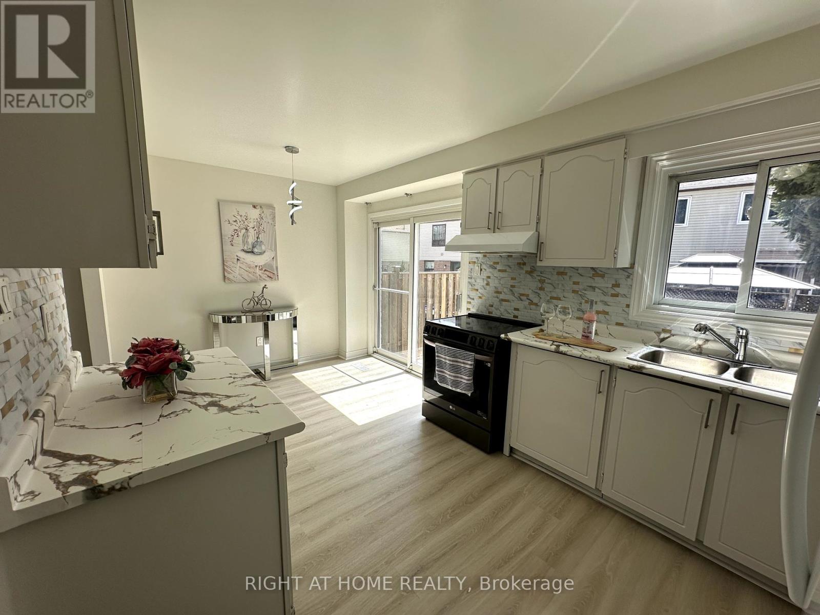 63 Spyglass Hill Road, Vaughan, Ontario  L4K 2K6 - Photo 13 - N12136204