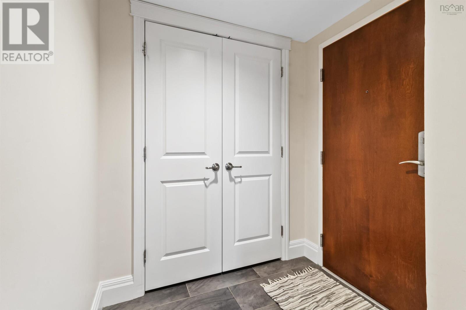 Property at 121 45 Vimy Avenue image 3