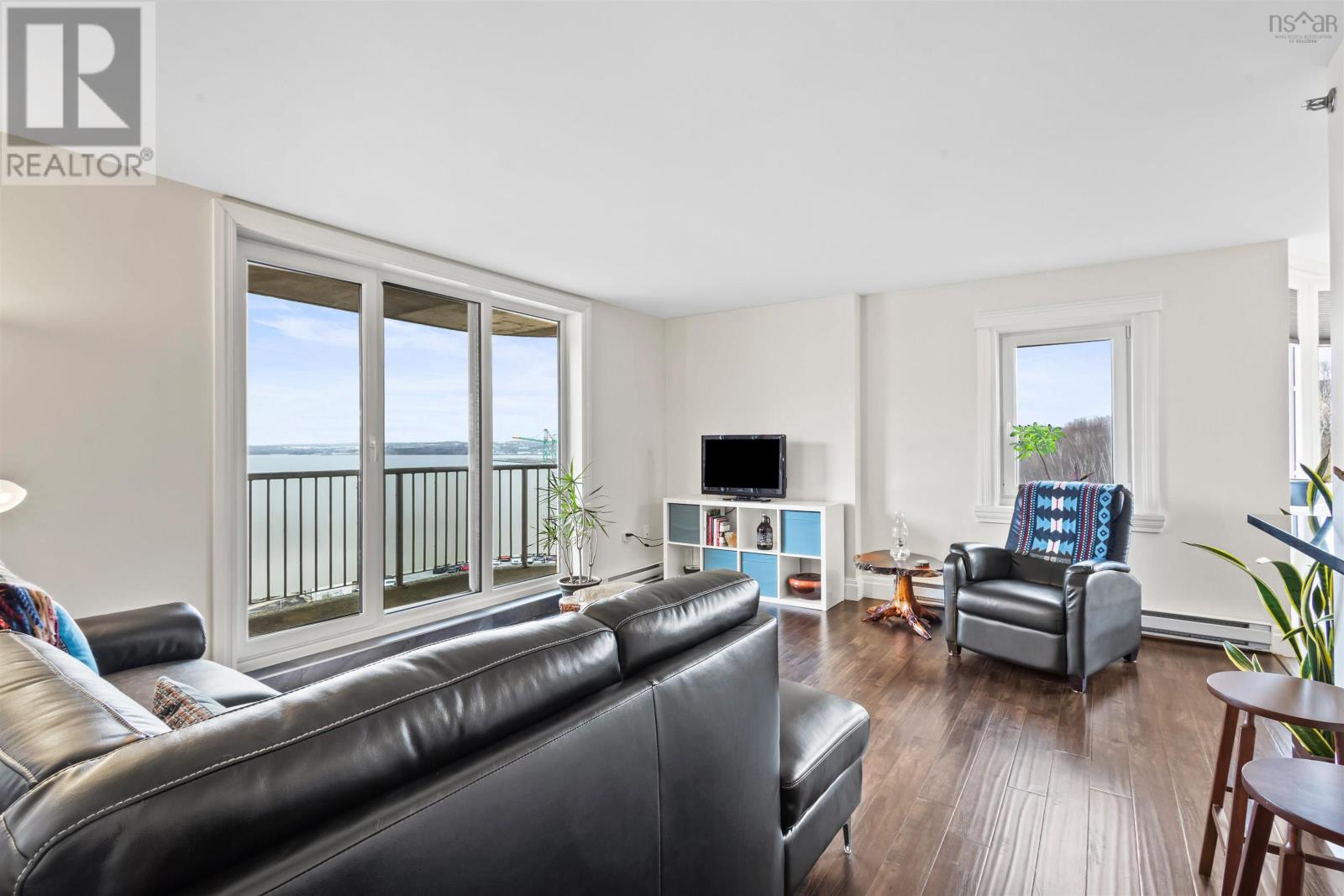 Property at 121 45 Vimy Avenue image 5