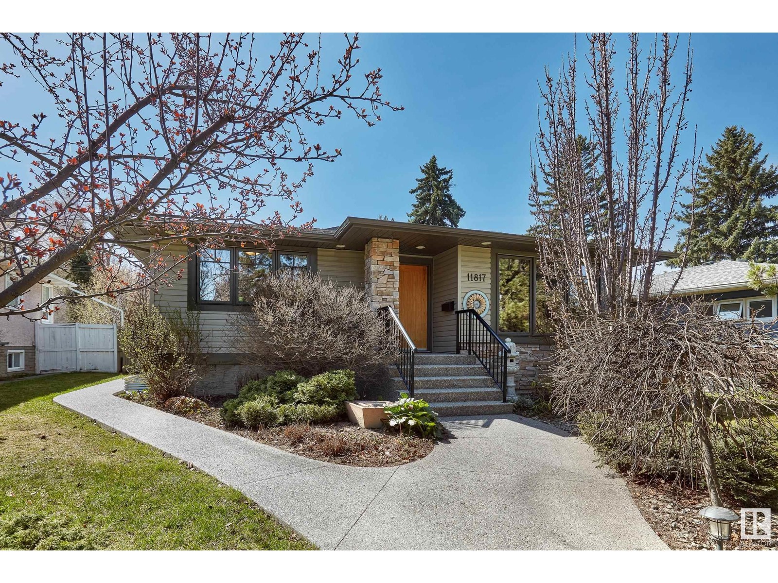 Property at 11817 76 AV NW image 1
