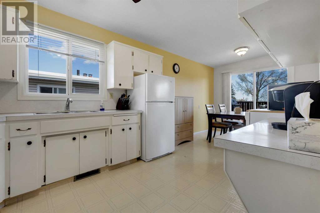11741 Canfield Road Sw, Calgary, Alberta  T2W 1J6 - Photo 10 - A2217386