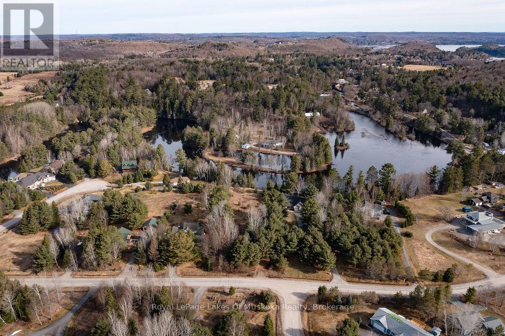 18 Shellwood Shores Avenue, Huntsville, Ontario  P1H 2M4 - Photo 10 - X12136285