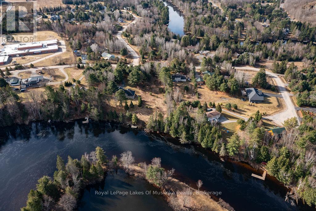 18 Shellwood Shores Avenue, Huntsville, Ontario  P1H 2M4 - Photo 12 - X12136285