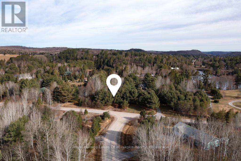 18 Shellwood Shores Avenue, Huntsville, Ontario  P1H 2M4 - Photo 2 - X12136285