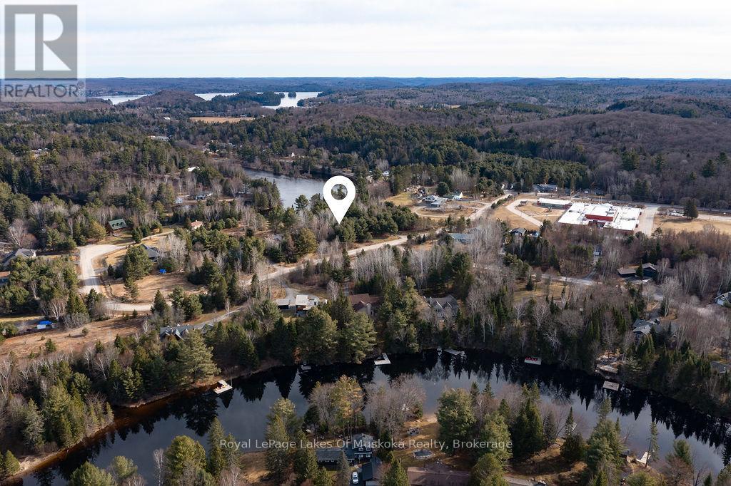 18 Shellwood Shores Avenue, Huntsville, Ontario  P1H 2M4 - Photo 3 - X12136285