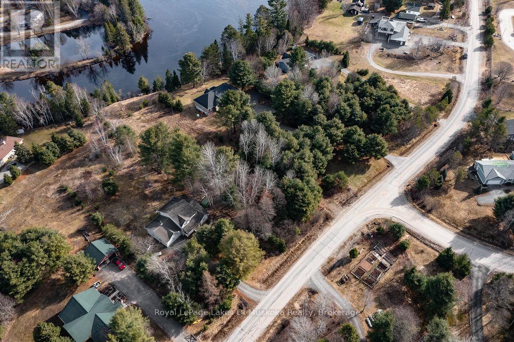 18 Shellwood Shores Avenue, Huntsville, Ontario  P1H 2M4 - Photo 32 - X12136285