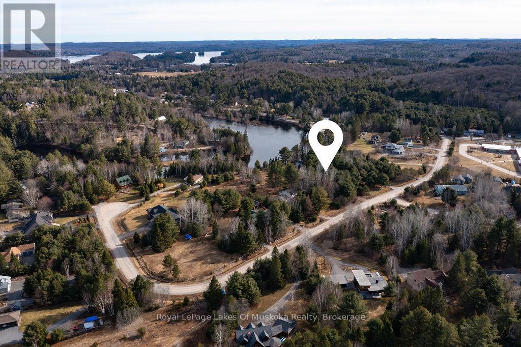 18 Shellwood Shores Avenue, Huntsville, Ontario  P1H 2M4 - Photo 4 - X12136285