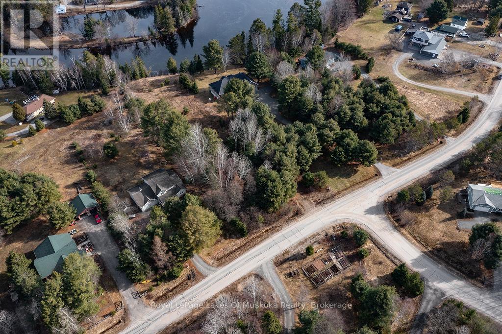18 Shellwood Shores Avenue, Huntsville, Ontario  P1H 2M4 - Photo 8 - X12136285