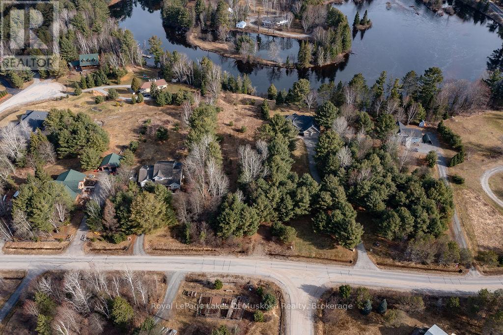 18 Shellwood Shores Avenue, Huntsville, Ontario  P1H 2M4 - Photo 9 - X12136285