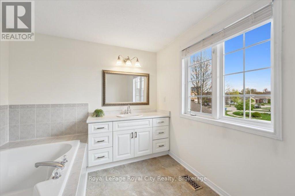 41 Munroe Crescent, Guelph, Ontario N1G 5E5 - Photo 27 - X12136307