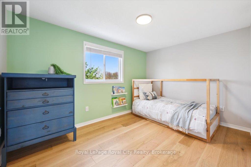 41 Munroe Crescent, Guelph, Ontario N1G 5E5 - Photo 29 - X12136307
