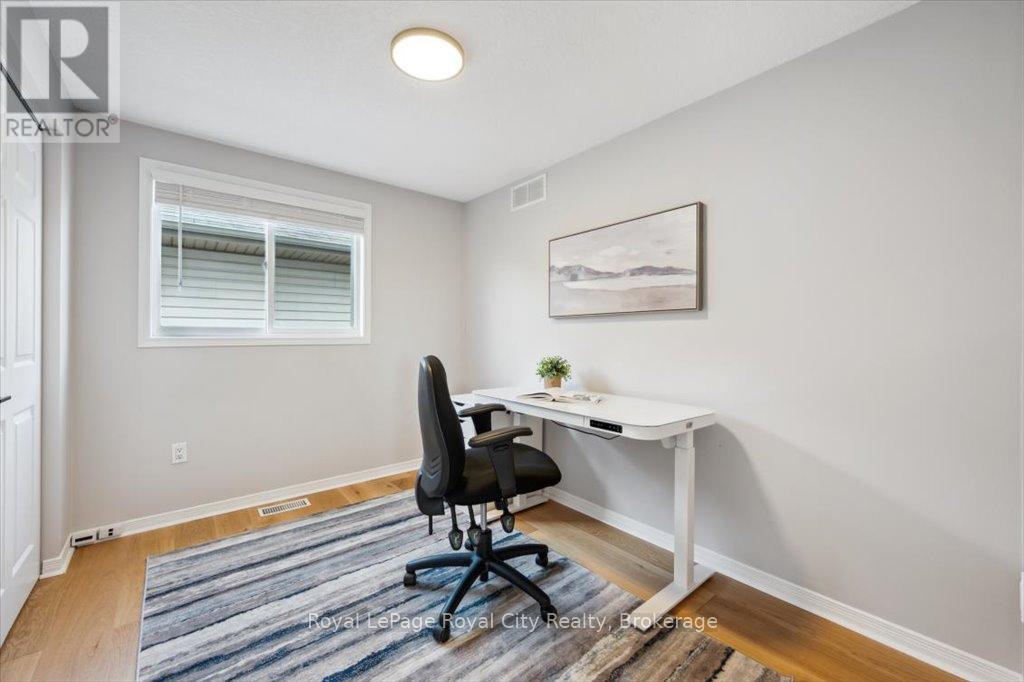 41 Munroe Crescent, Guelph, Ontario N1G 5E5 - Photo 32 - X12136307
