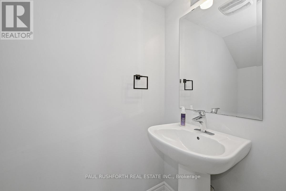 402 Lapland Private, Ottawa, Ontario  K2V 0S2 - Photo 8 - X12136280