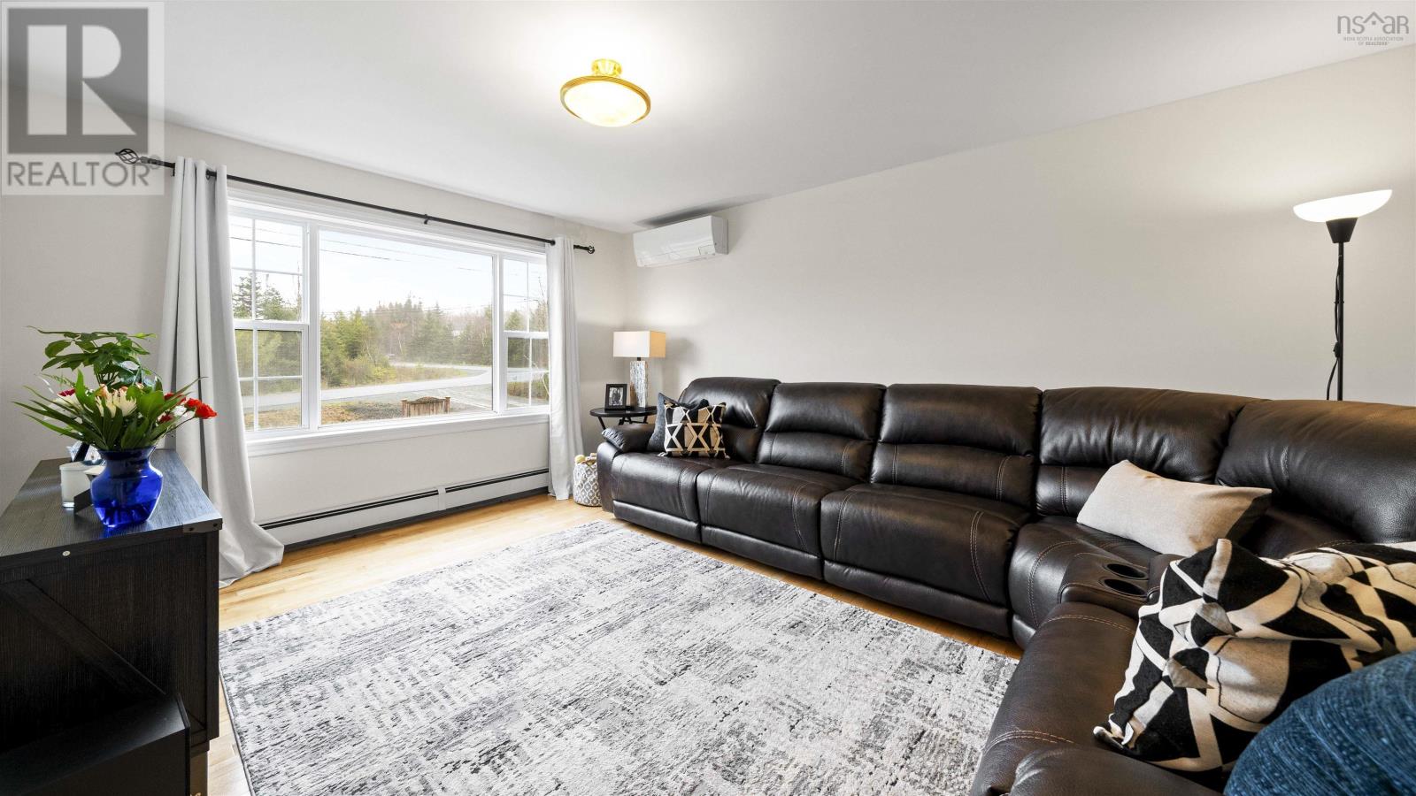 Property at 2 Kensington Court image 4