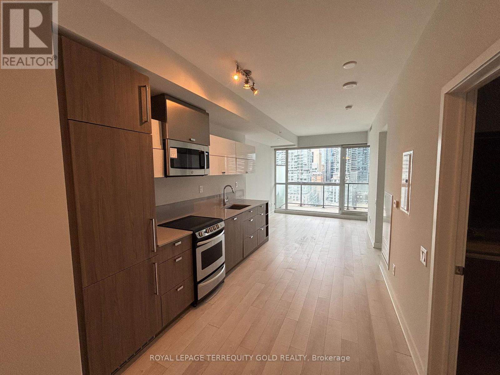 1706 - 290 Adelaide Street W, Toronto, Ontario  M5V 0P3 - Photo 5 - C12136245