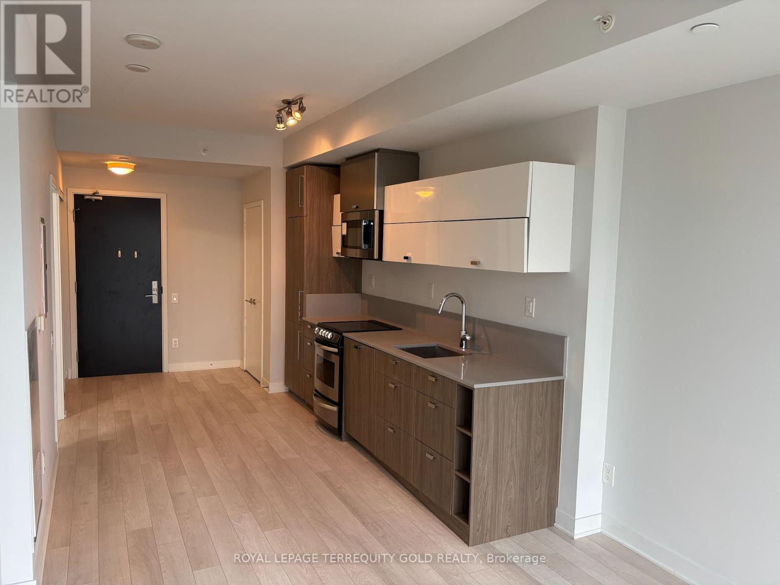 1706 - 290 Adelaide Street W, Toronto, Ontario  M5V 0P3 - Photo 7 - C12136245