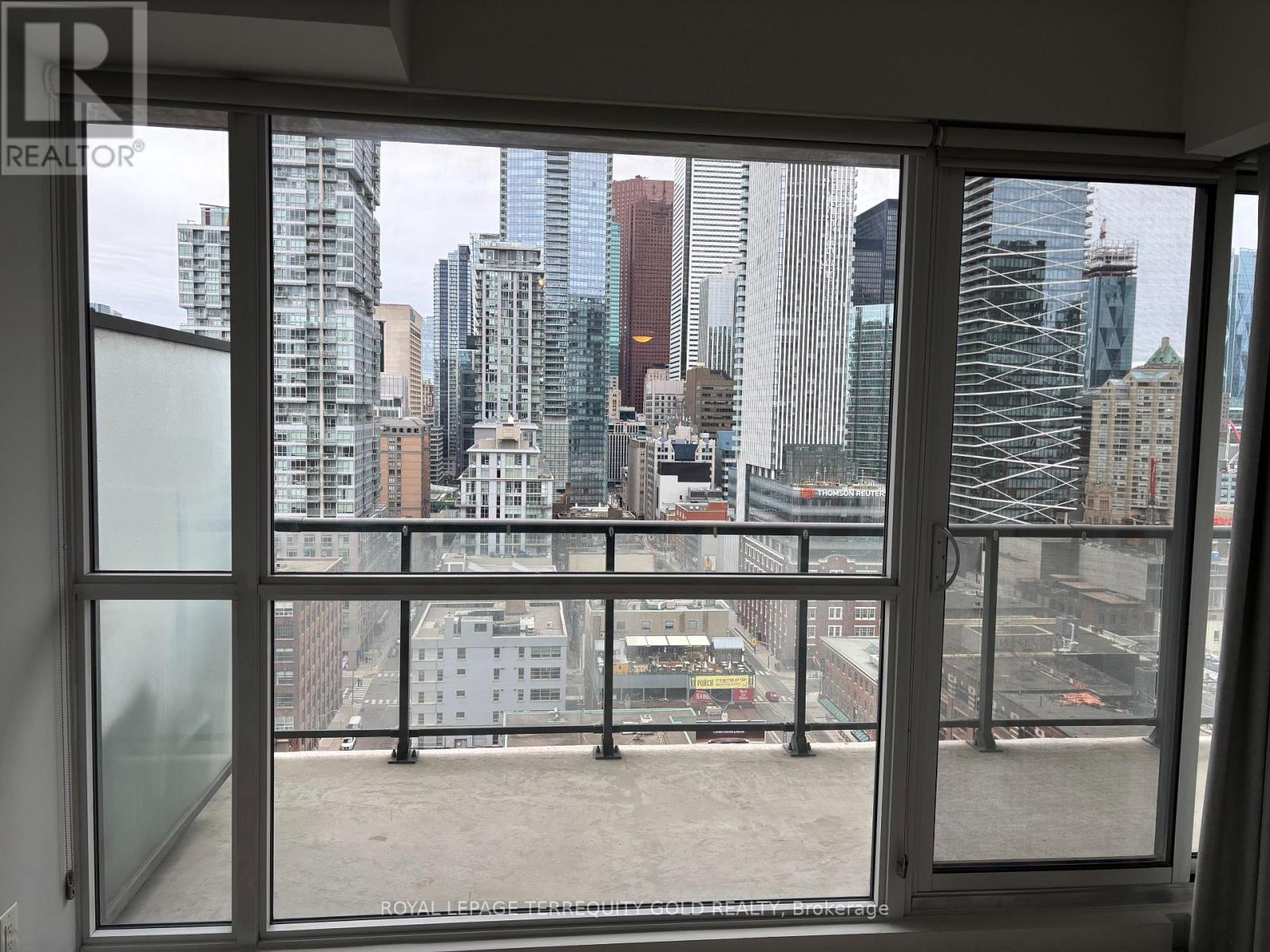 1706 - 290 Adelaide Street W, Toronto, Ontario  M5V 0P3 - Photo 9 - C12136245