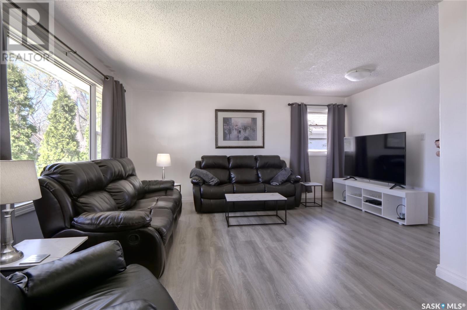 Property at 1119 6th AVENUE NW image 3
