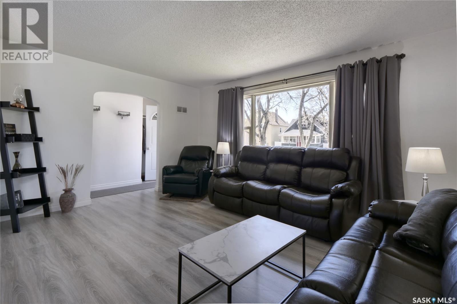 Property at 1119 6th AVENUE NW image 4