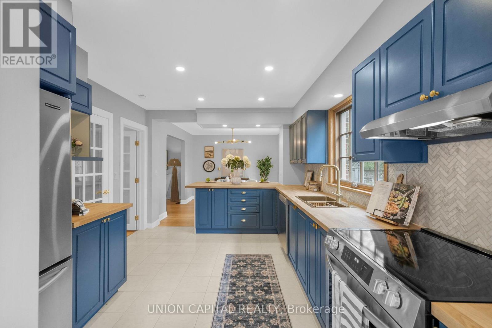 9 Cathedral Bluffs Drive, Toronto, Ontario  M1M 2T6 - Photo 8 - E12131953