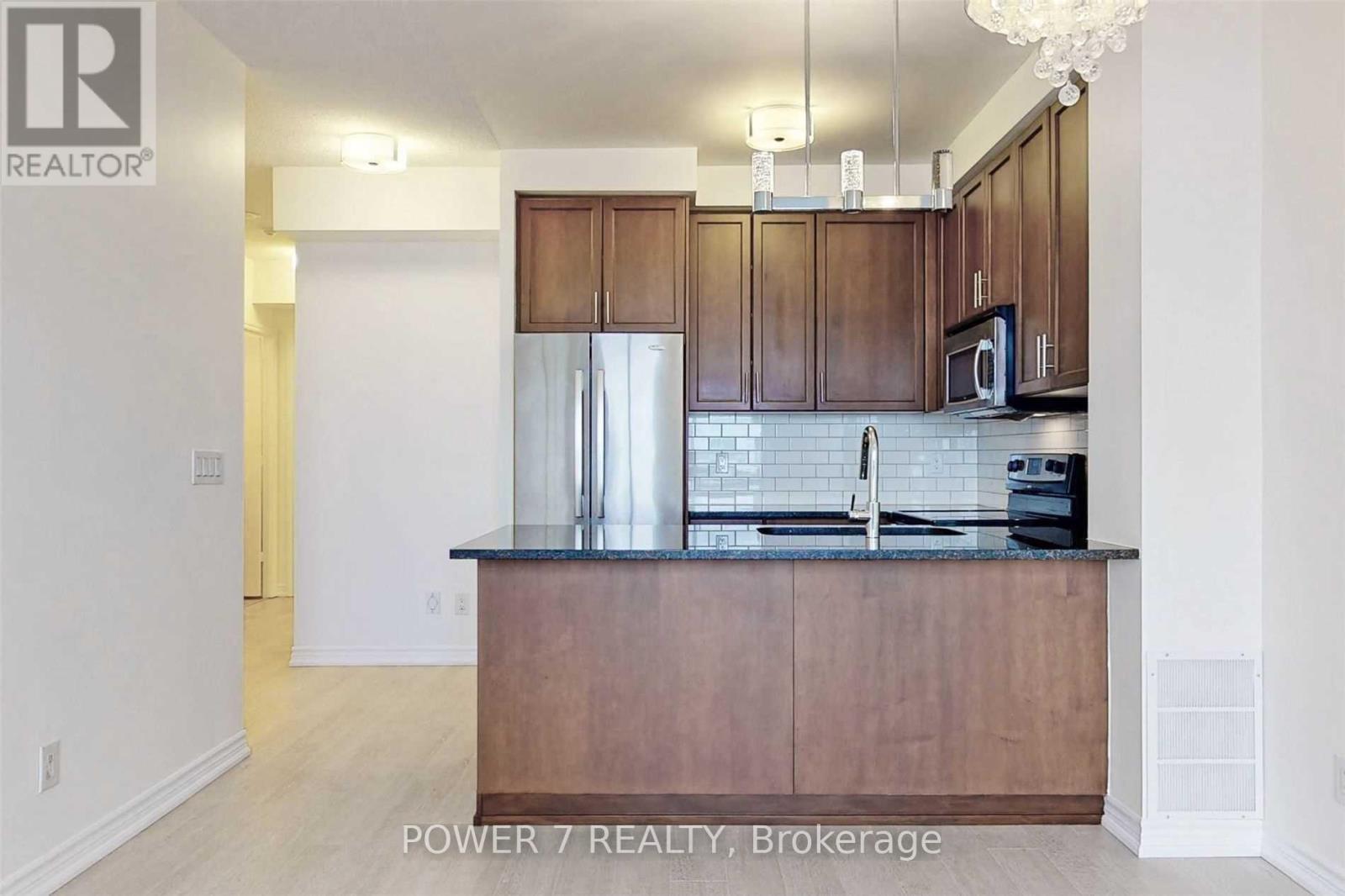 803 - 9245 Jane Street, Vaughan (Maple), Ontario  L6A 0J9 - Photo 2 - N12136226