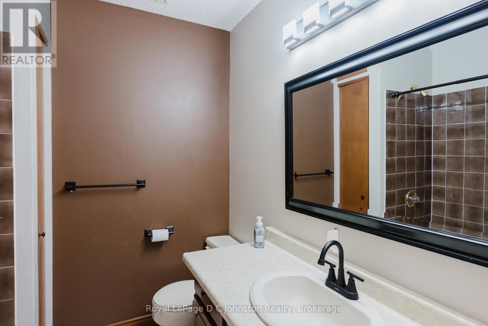 45 Victoria Street S, Saugeen Shores, Ontario  N0H 2L0 - Photo 14 - X12107447