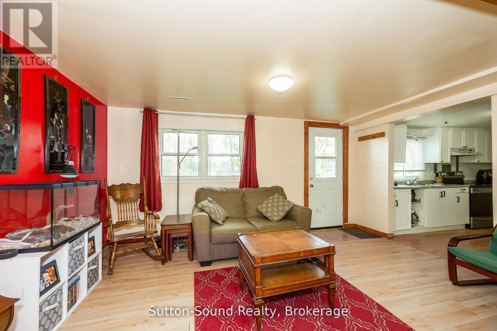 776225 Highway 10 Highway, Chatsworth, Ontario  N0H 1C0 - Photo 2 - X12136311