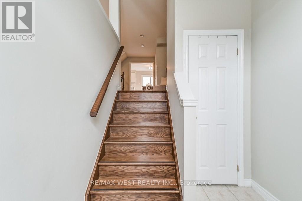 61 - 2280 Baronwood Drive, Oakville, Ontario  L6M 5J8 - Photo 2 - W12136238