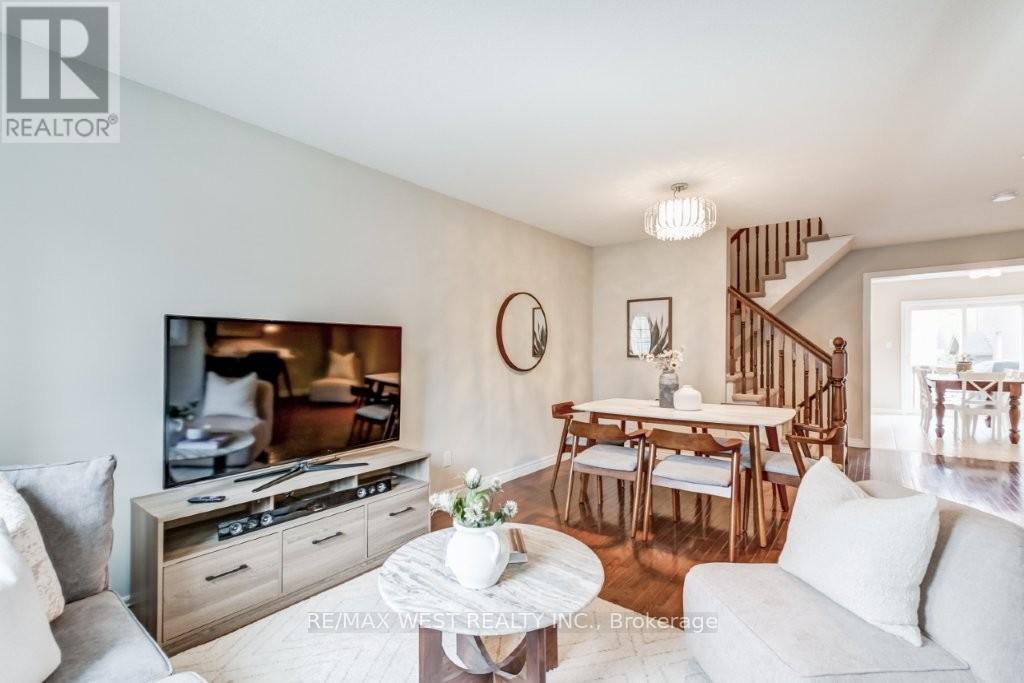 61 - 2280 Baronwood Drive, Oakville, Ontario  L6M 5J8 - Photo 4 - W12136238