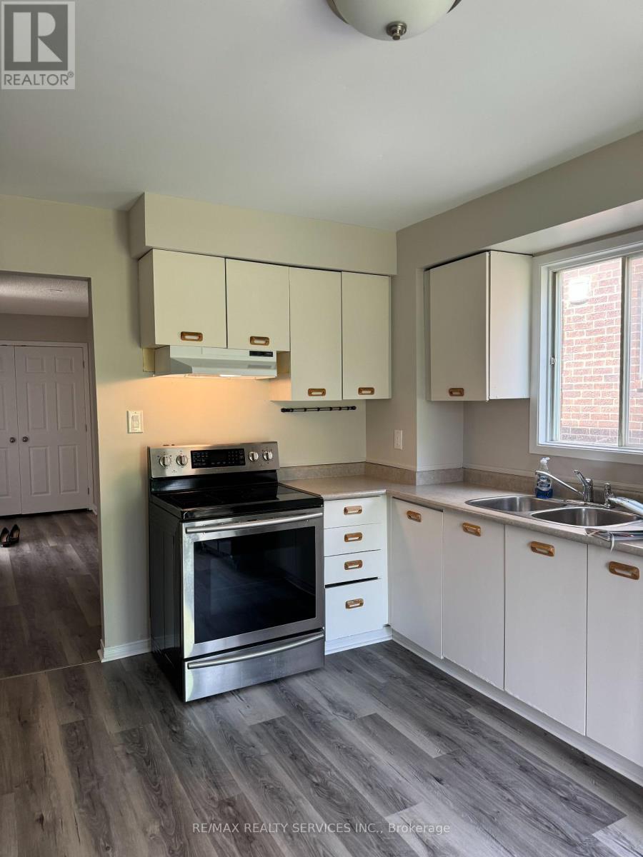Property at 2 WILDERCROFT AVENUE image 4
