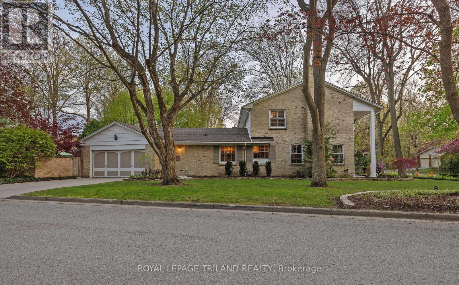 217 Hunt Club Drive, London North, Ontario  N6H 3Y8 - Photo 4 - X12136340