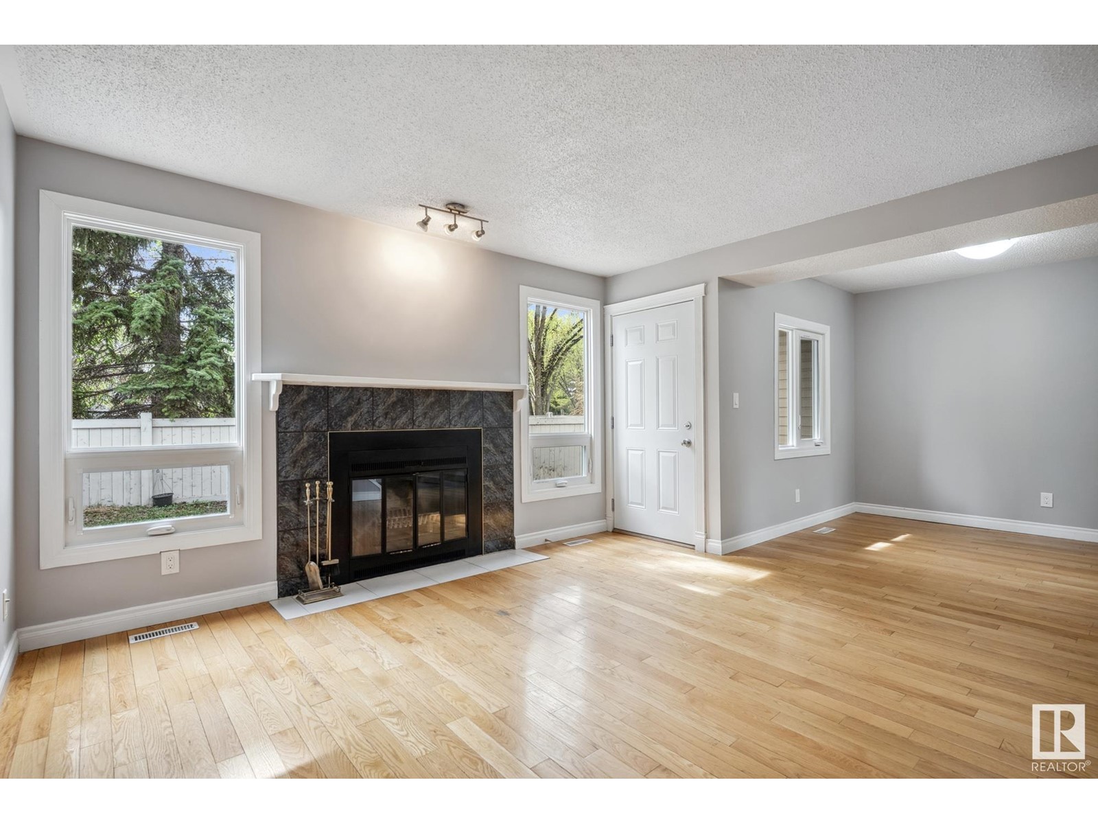 10609 Beaumaris Rd Nw Nw, Edmonton, Alberta  T5X 5J5 - Photo 2 - E4435425
