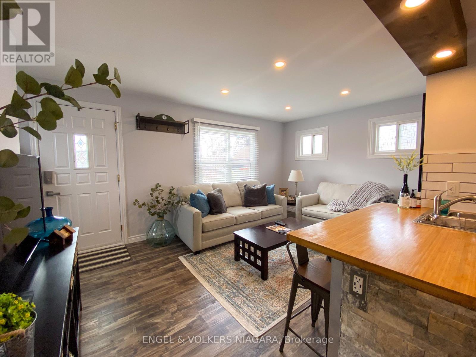 6399 Bellevue Street, Niagara Falls, Ontario  L2E 1Y9 - Photo 3 - X12136328