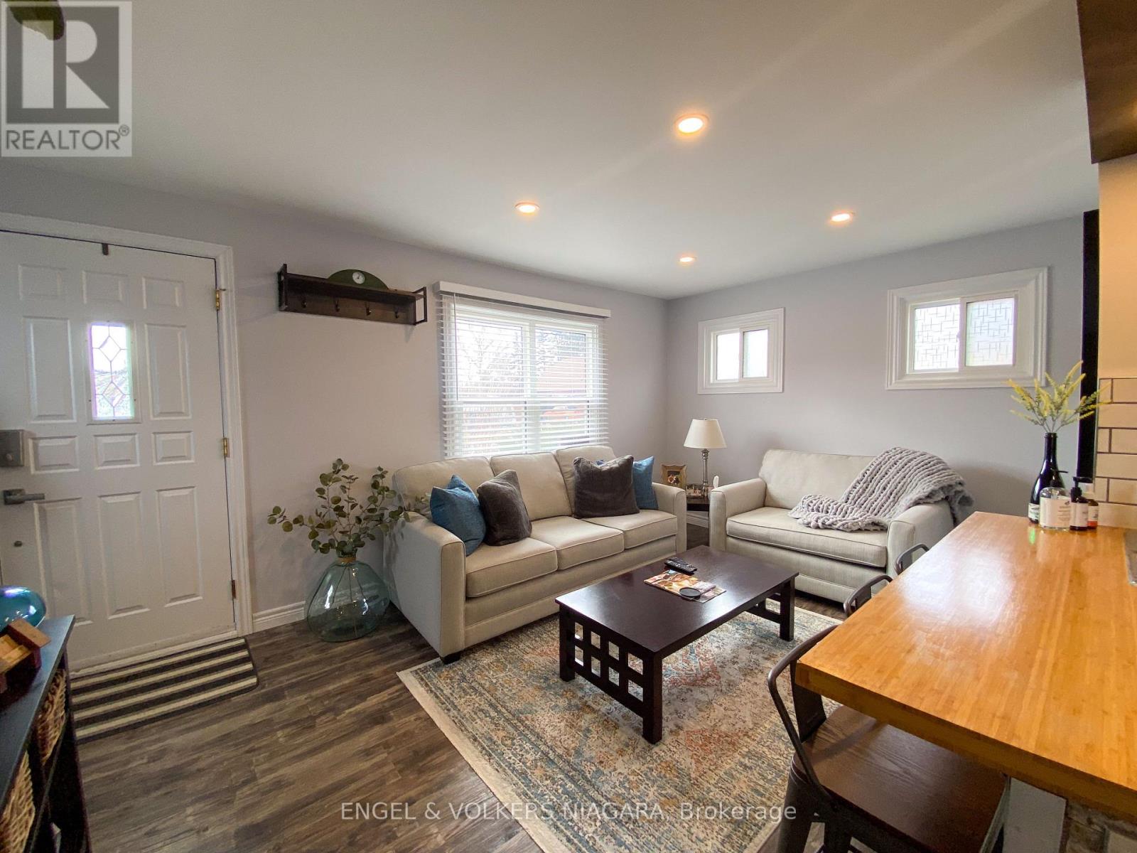 6399 Bellevue Street, Niagara Falls, Ontario  L2E 1Y9 - Photo 4 - X12136328