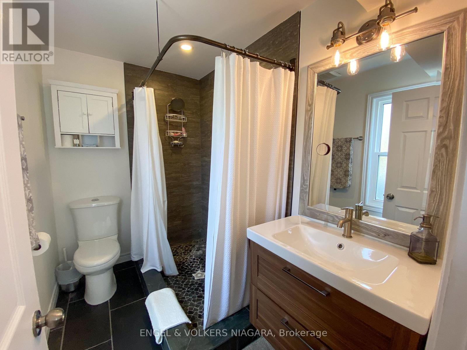 6399 Bellevue Street, Niagara Falls, Ontario  L2E 1Y9 - Photo 8 - X12136328