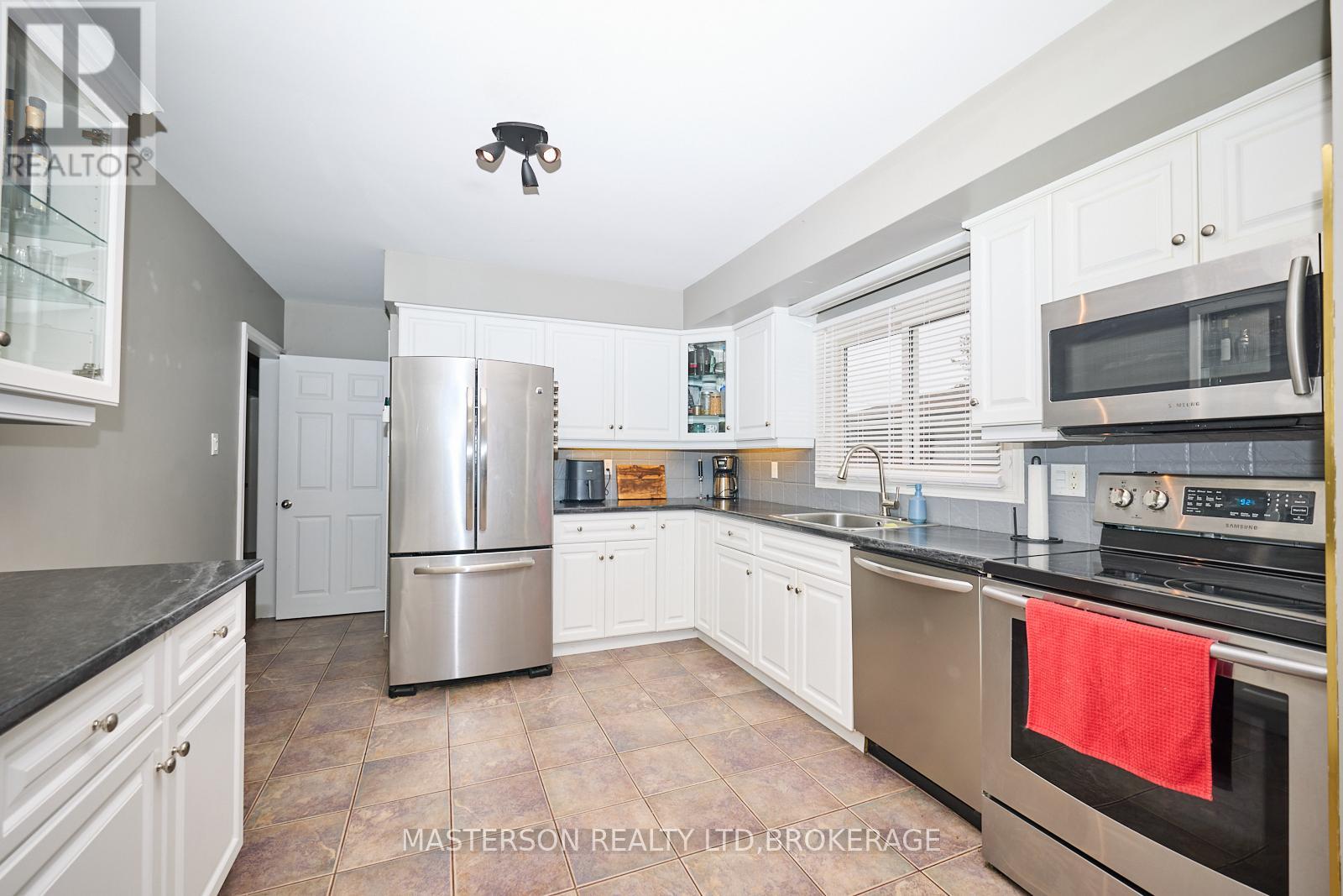 7107 Whitman Avenue, Niagara Falls, Ontario  L2G 5B7 - Photo 10 - X12136331