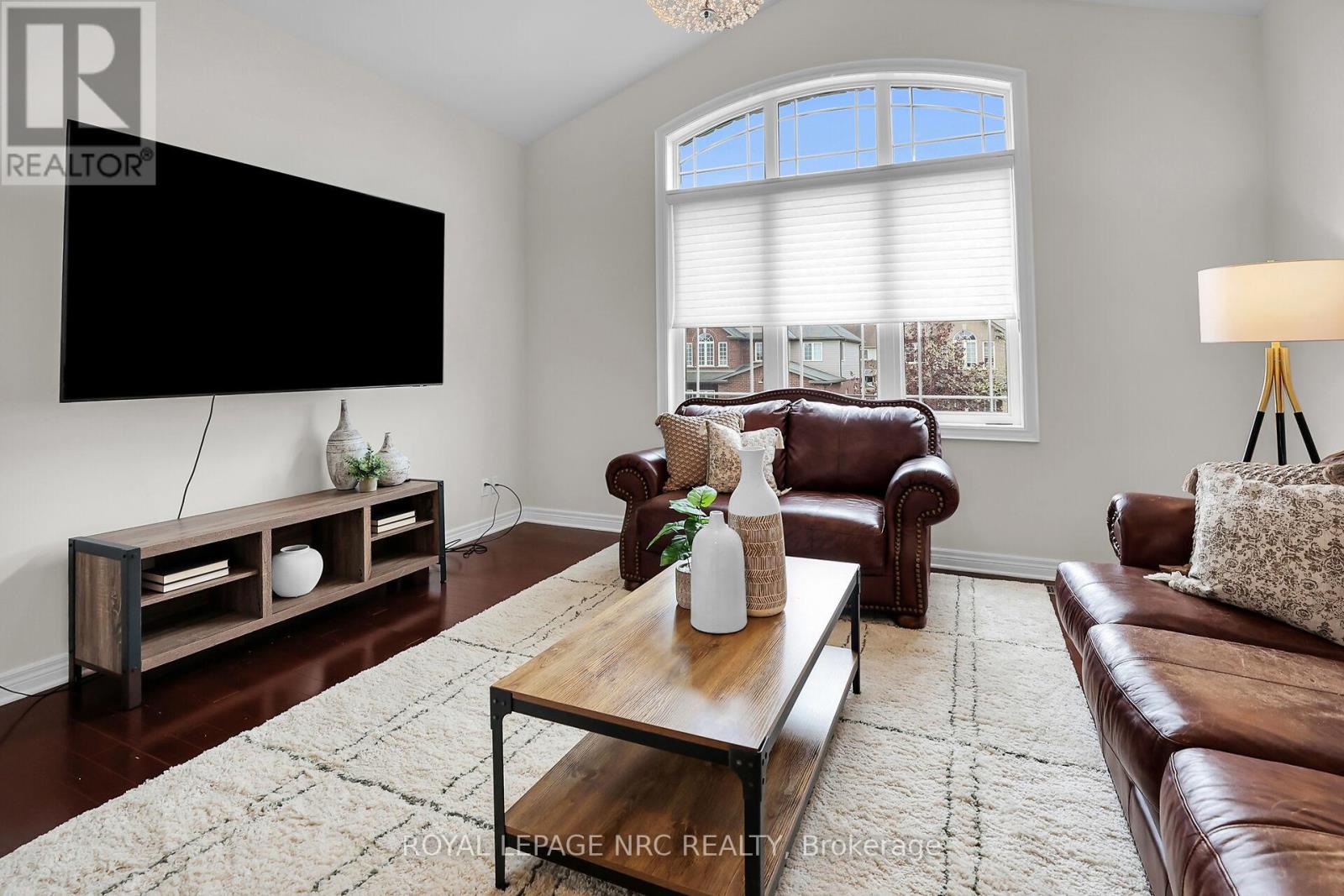 34 Agincourt Crescent, St. Catharines, Ontario  L2S 4B4 - Photo 17 - X12136350