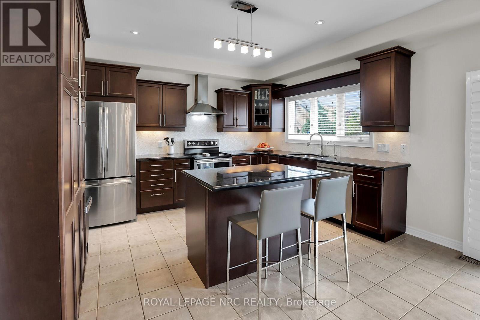 Property at 34 AGINCOURT CRESCENT image 5