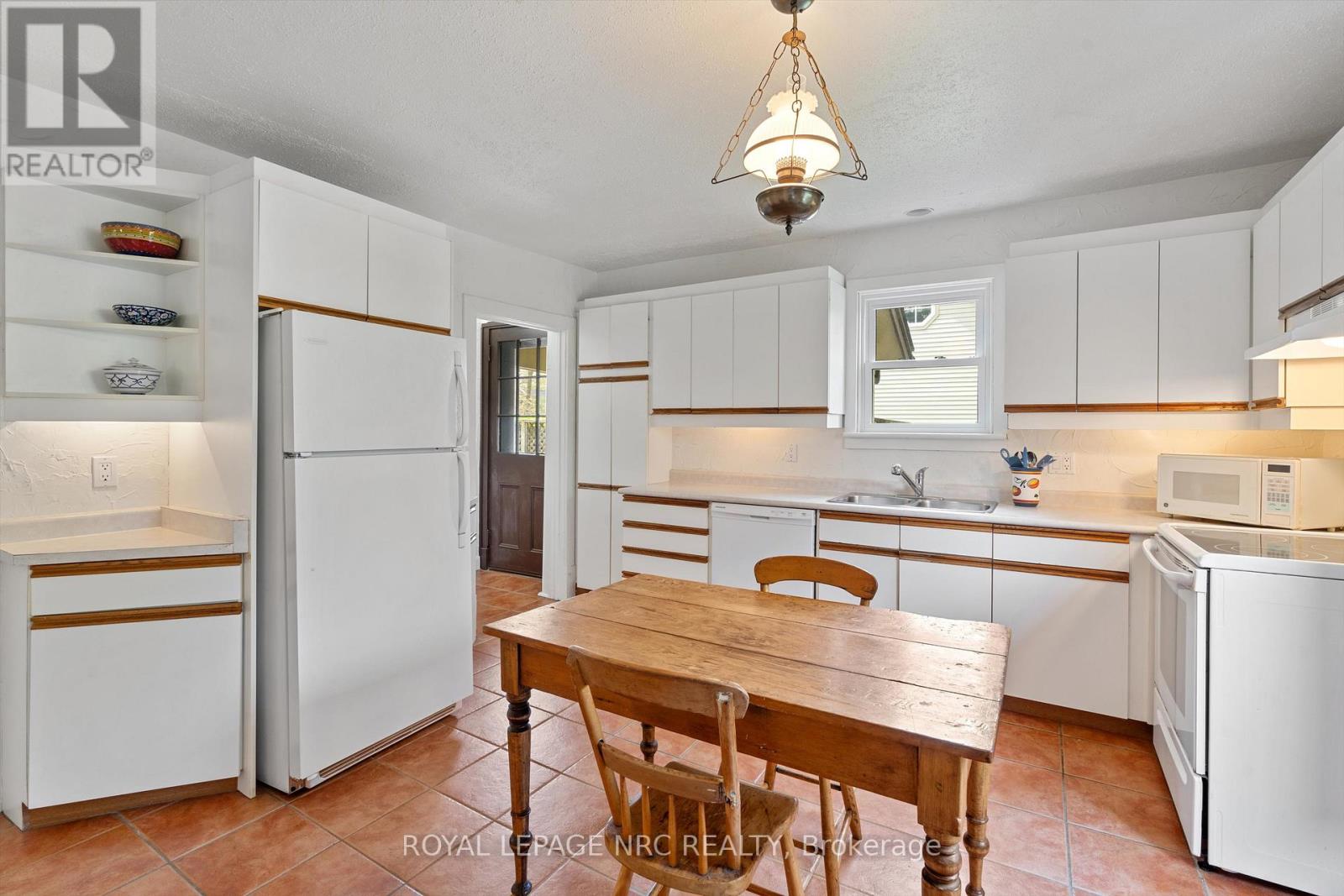 305 Victoria Street, Niagara-On-The-Lake, Ontario  L0S 1J0 - Photo 16 - X12136353