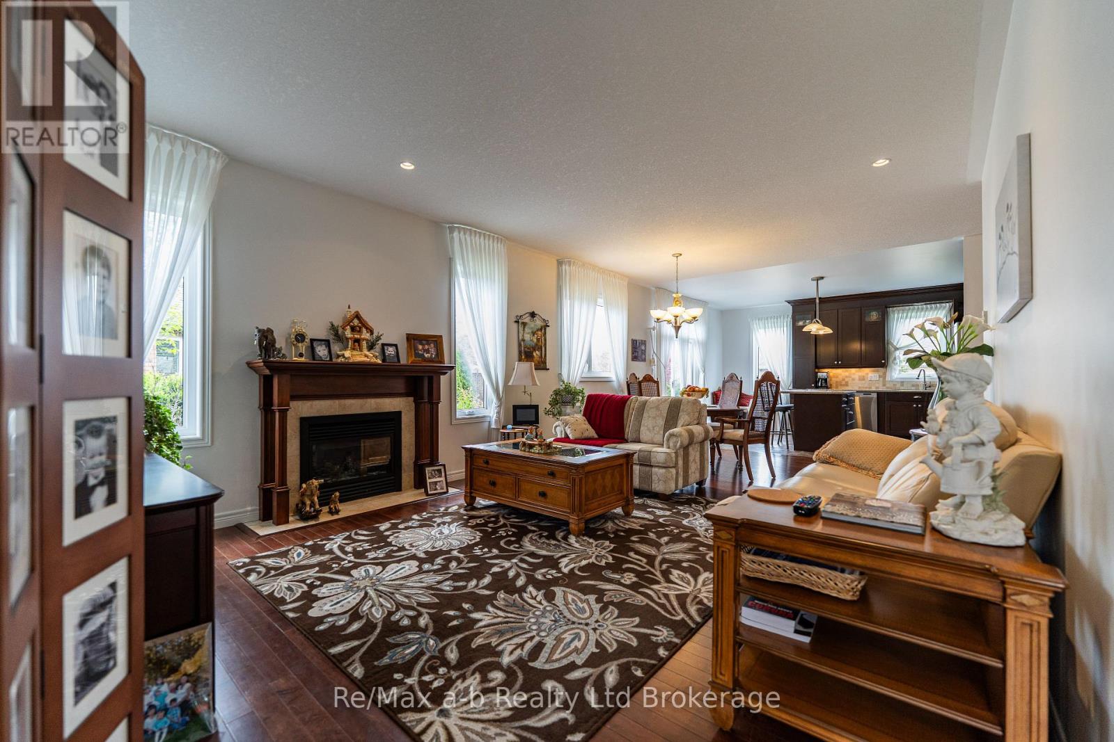 61 Jones Crescent, Tillsonburg, Ontario  N4G 5X5 - Photo 5 - X12136421